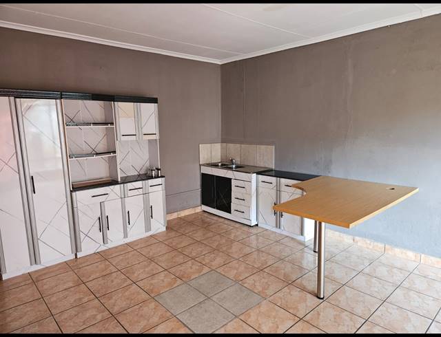 2 BEDROOM HOUSE TO LET IN KOOKRUS